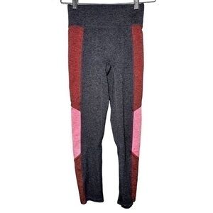 We Over Me Women’s Size XS Charcoal Gray Red Pink Center Capri Leggings